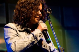  A canora Sandra Simões promete novidades no show