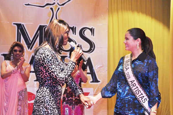 Acácia Lyra apresentadora do programa dominical Bahia Revista da TV Bahia