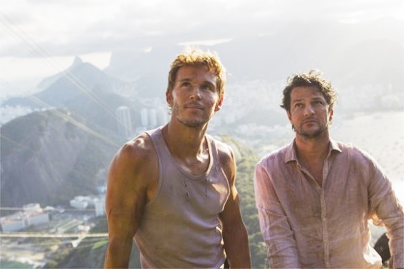 2014-08-18-marcelo-serrado-personagem-gay-ryan-kwanten-rio-eu-te-amo-585x390