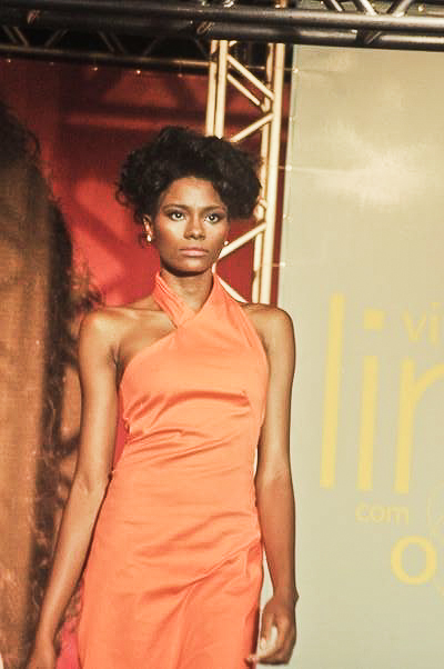 Linda Cynthia Cerqueira vencedora da  primeira edição do concurso 'Viva Linda' 2013