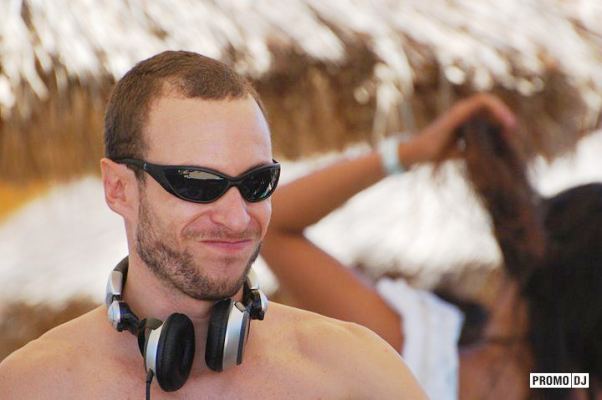 DJ-Demectron1