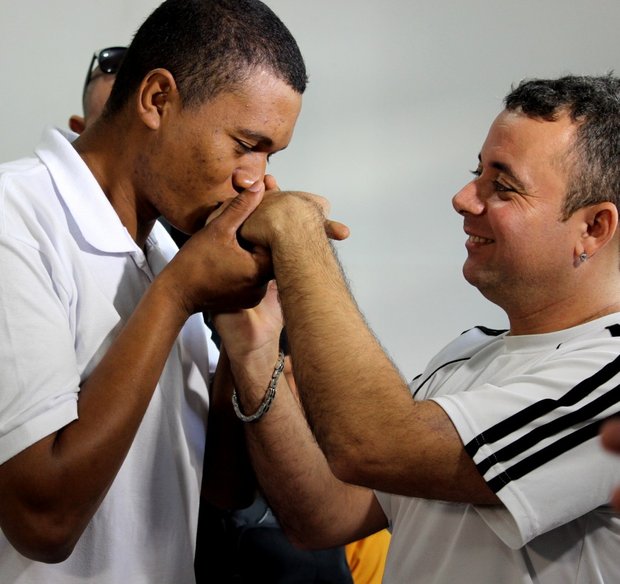 Rael e Mauro se conheceram dentro do presídio (Foto: TJ-MT)