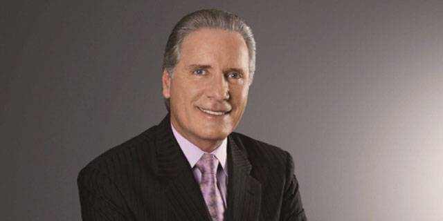 O publicitário Roberto Justus será o novo apresentador do reality show "A Fazenda", da TV Record. A assessoria de imprensa da emissora acaba de confirmar a informação. "Estou muito entusiasmado com essa grande oportunidade que a TV Record está me proporcionando. Será meu maior desafio nesses 11 anos de carreira na televisão. Tenho certeza de que vamos inovar e tentar fazer de A Fazenda um sucesso ainda maior", afirmou Justus. A próxima edição do programa tem estreia prevista para o mês de setembro. O publicitário renovou há pouco seu contrato com a Record, mas ainda não se sabe se além do reality show ele continuará no comando da atração "Aprendiz Celebridades