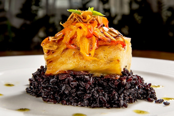 Ferraz - Lombo de bacalhau do Porto na cama de arroz negro