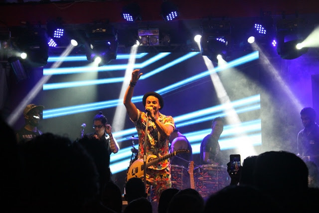 Alexandre Peixe em show no Camarote Bar Brahma (Foto: Veri Lopes/ Agência FPontes)