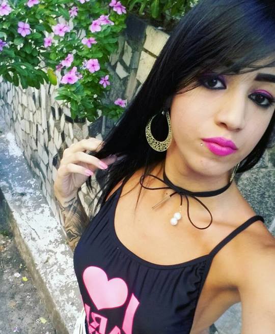 Transexual é Assassinada Em Salvador Dois Terços