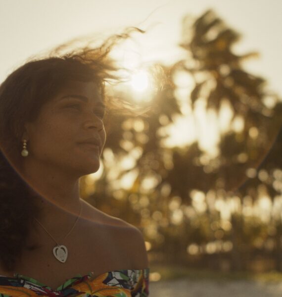 Filme sobre agricultora trans que tenta casar na igreja estará na abertura do Panorama Coisa de Cinema - Dois Terços