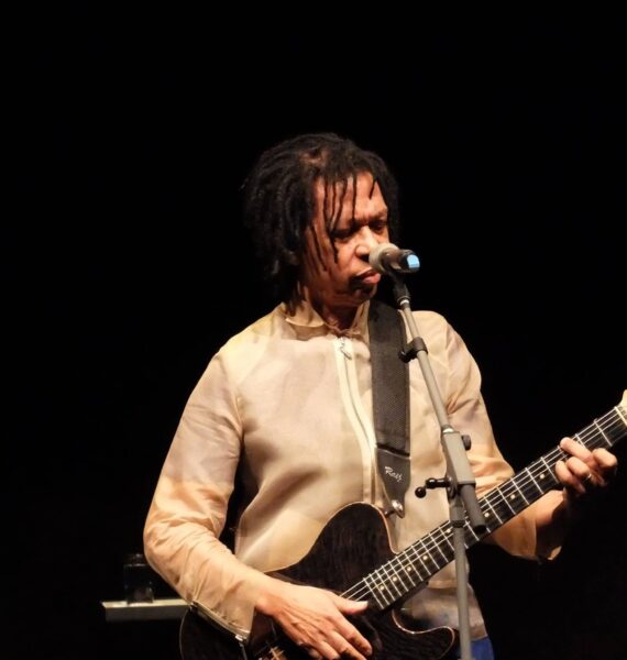 Show de Djavan em Salvador tem ingressos esgotados Dois Terços Show de Djavan em Salvador tem ingressos esgotados Dois Terços